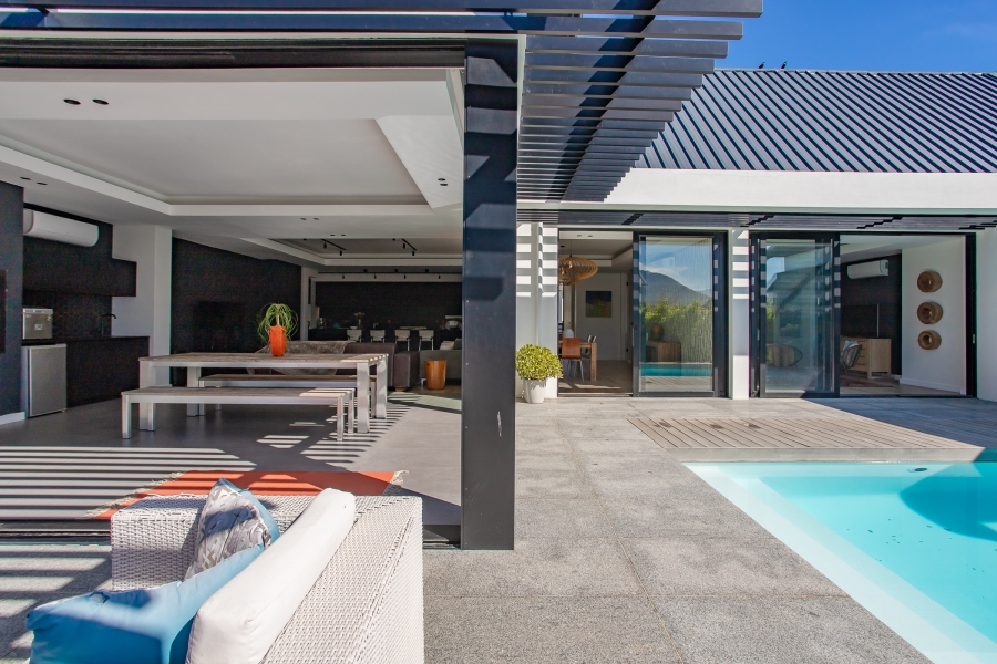 5 Bedroom Property for Sale in Val De Vie Estate Western Cape